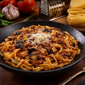 Közlenmiş patlıcan soslu fettuccine